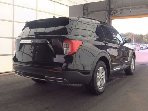 Used 2024 Ford Explorer XLT w/ Equipment Group 202A RWD image 7