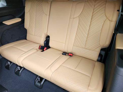 New 2025 Cadillac Escalade IQ Luxury 2 w/ LPO, Radiant Package image 21