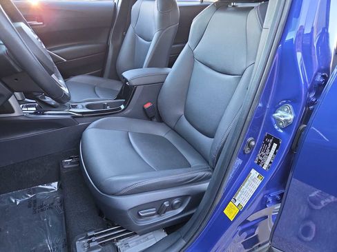 Used 2023 Toyota Corolla Cross XLE w/ Convenience Package image 17