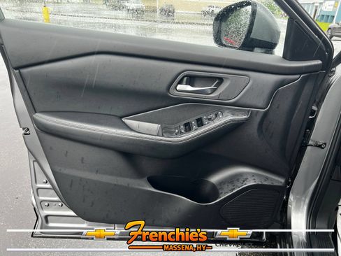 Used 2025 Nissan Rogue SV AWD/4WD image 11