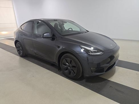 Used 2024 Tesla Model Y Long Range AWD/4WD image 2