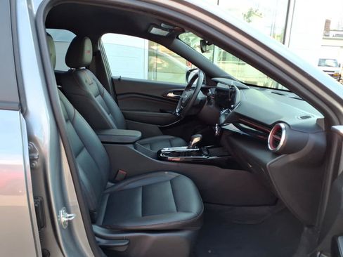 Used 2024 Chevrolet Trax RS FWD image 21