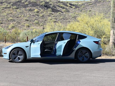 Used 2022 Tesla Model 3 Long Range AWD/4WD image 7