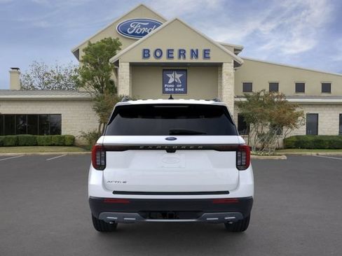 New 2025 Ford Explorer Active w/ Active Comfort Package RWD image 5