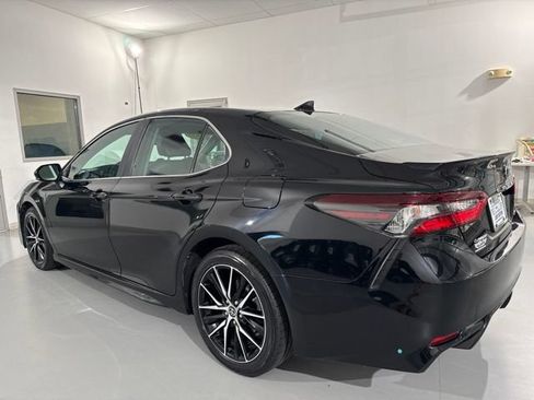 Used 2022 Toyota Camry SE w/ Audio Upgrade Package FWD image 5