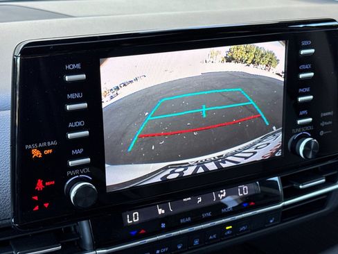 Used 2021 Toyota Sienna XLE image 17