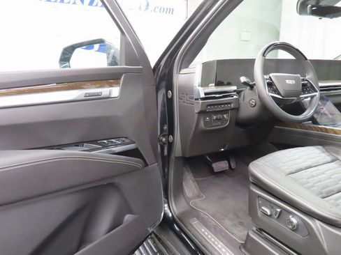 Used 2026 Cadillac Escalade Platinum Sport w/ LPO, Floor Liner Package image 46