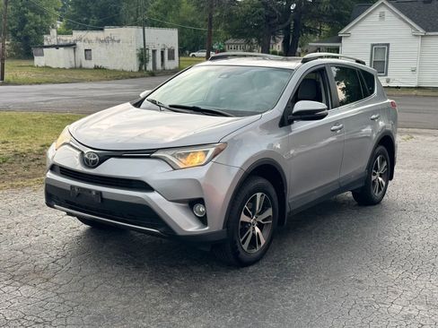 Used 2018 Toyota RAV4 XLE w/ Plus Extra Value Package AWD/4WD image 1