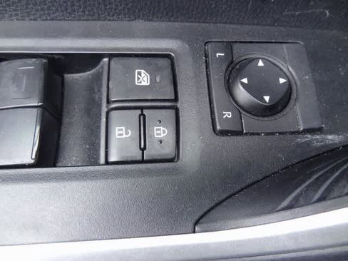 Used 2019 Toyota RAV4 LE image 11