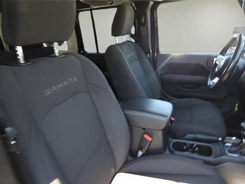 Used 2021 Jeep Wrangler Unlimited Sahara AWD/4WD image 31
