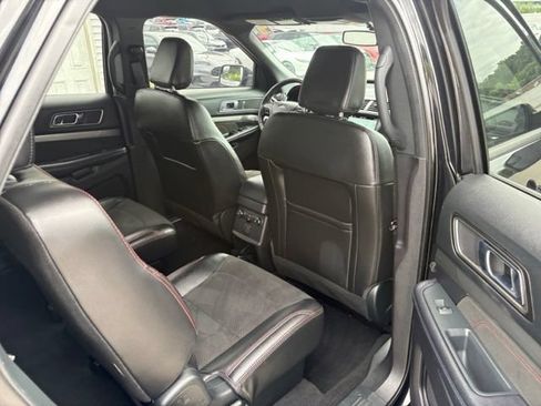 Used 2018 Ford Explorer XLT w/ Equipment Group 202A FWD image 38