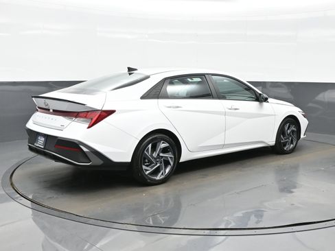 Certified 2025 Hyundai Elantra SEL image 6