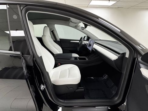 Used 2024 Tesla Model Y Long Range image 14