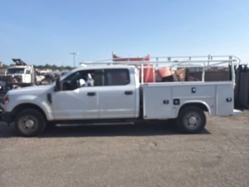 Used 2021 Ford F350 XL w/ Power Equipment Group RWD image 3