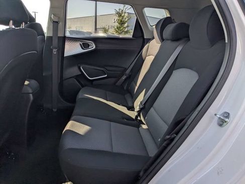 Used 2025 Kia Soul LX w/ LX Technology Package FWD image 13