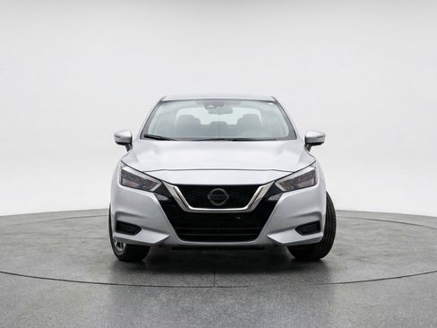 Used 2025 Nissan Versa SV FWD image 2