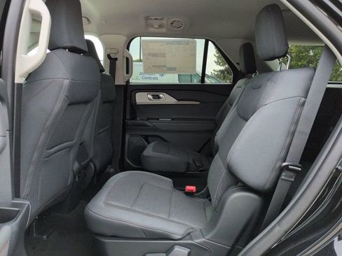 New 2025 Ford Explorer Active image 14