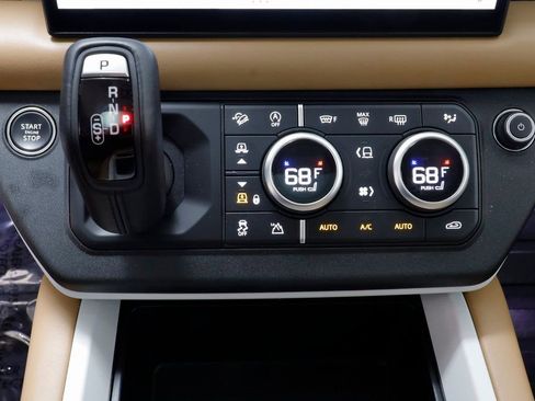 Used 2025 Land Rover Defender 110 S image 13