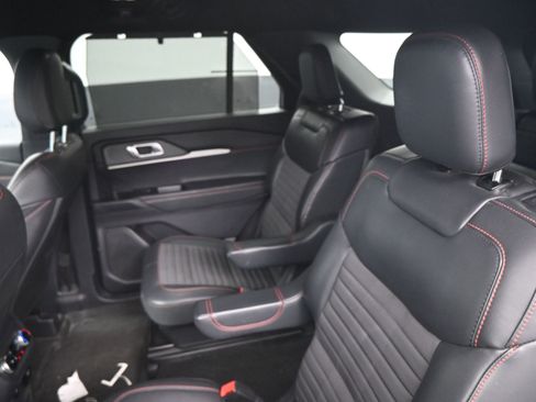 Used 2025 Ford Explorer ST-Line w/ Premium Package RWD image 16
