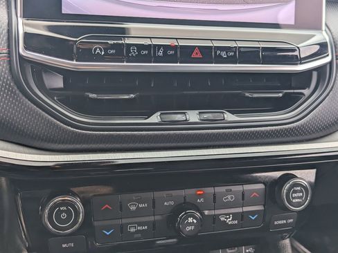 Used 2025 Jeep Compass Trailhawk image 25