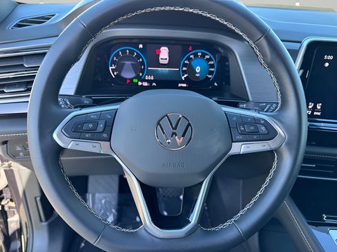 Used 2025 Volkswagen Atlas Cross Sport SE FWD image 12