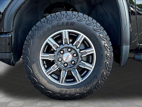 Used 2024 GMC Sierra 1500 AT4 w/ Technology Package AWD/4WD image 30