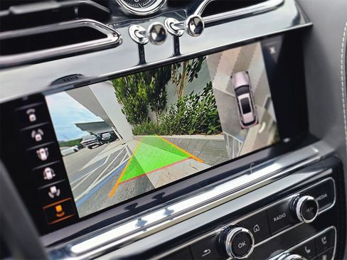 Used 2023 Bentley Bentayga Extended Wheelbase image 37