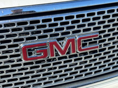 Used 2017 GMC Yukon XL Denali image 13