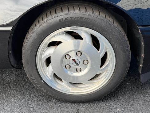 Used 1993 Chevrolet Corvette Coupe RWD image 11