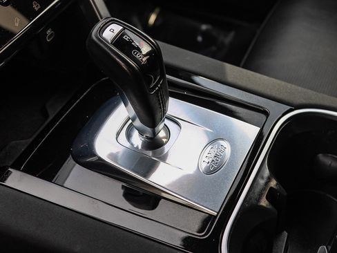 Used 2022 Land Rover Discovery Sport SE image 20