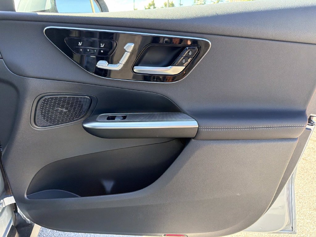 Used 2026 Mercedes-Benz GLC 300 image 14