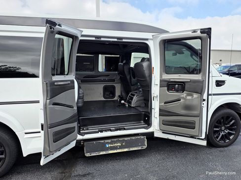 Used 2020 Chevrolet Express 2500 Extended w/ Enhanced Convenience Package RWD image 21