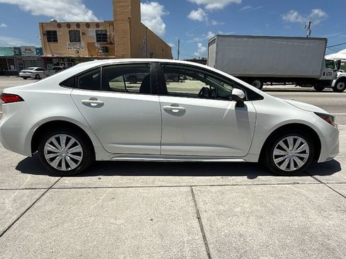 Used 2020 Toyota Corolla LE FWD image 15