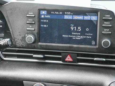 Certified 2023 Hyundai Elantra SE image 19