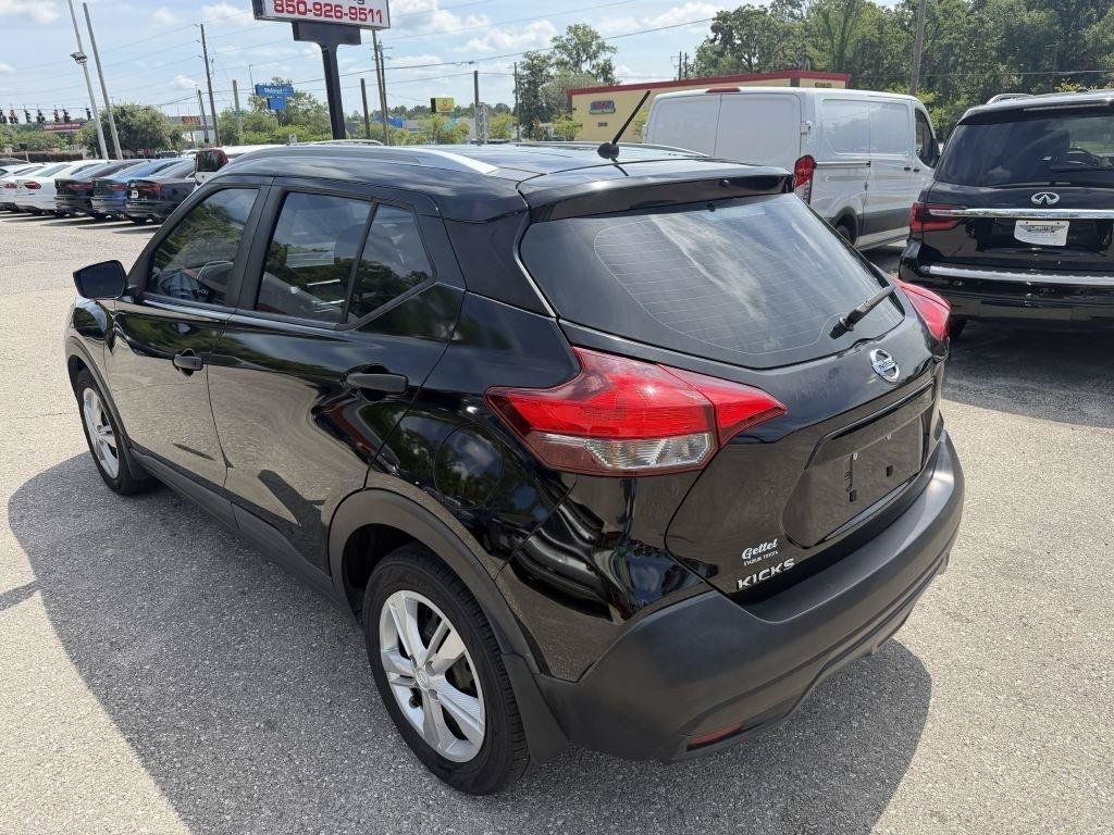 Used 2019 Nissan Kicks S FWD image 7