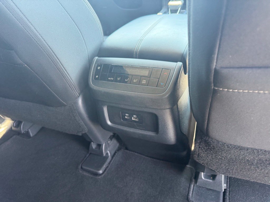 Used 2025 Nissan Pathfinder SV AWD/4WD image 38