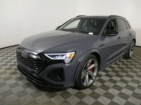 Used 2024 Audi Q8 e-tron Prestige AWD/4WD image 7