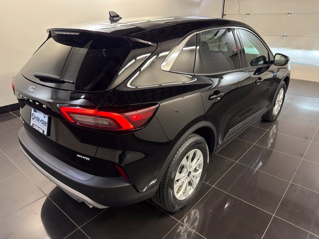 Used 2023 Ford Escape Active w/ Tech Pack #1 AWD/4WD image 6