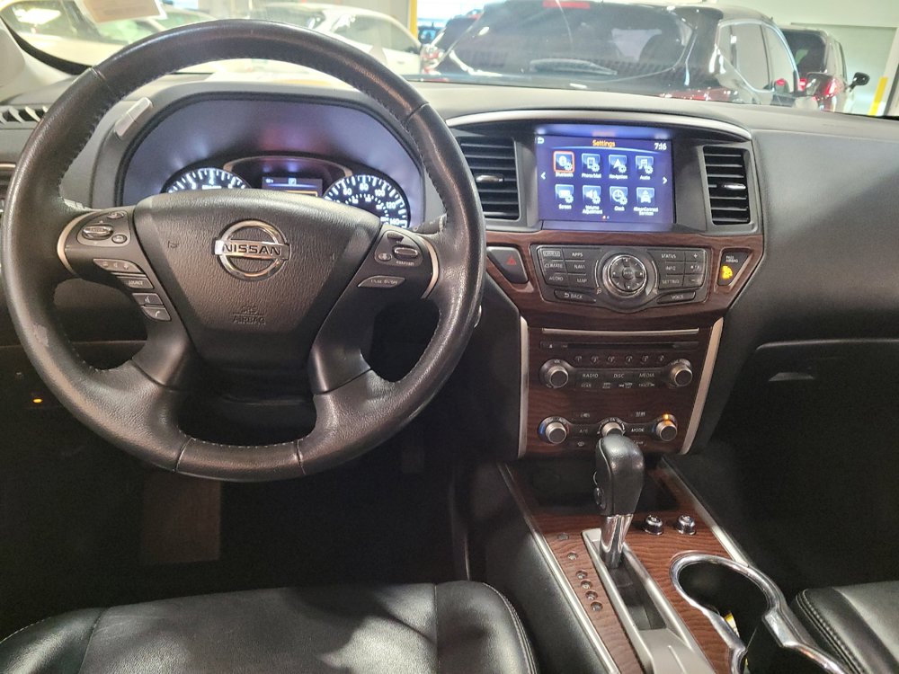 Used 2017 Nissan Pathfinder Platinum w/ Family Entertainment Package FWD image 22