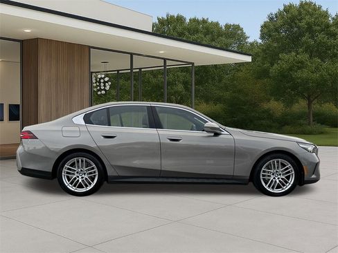 Used 2025 BMW 530i image 6