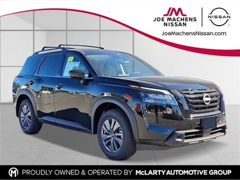 New 2025 Nissan Pathfinder SV w/ Black Appearance Package image 5