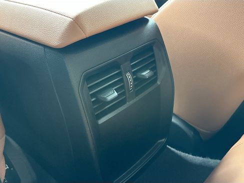 Used 2025 BMW 230i Coupe w/ Convenience Package RWD image 26