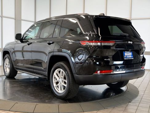 Used 2024 Jeep Grand Cherokee Laredo X AWD/4WD image 6