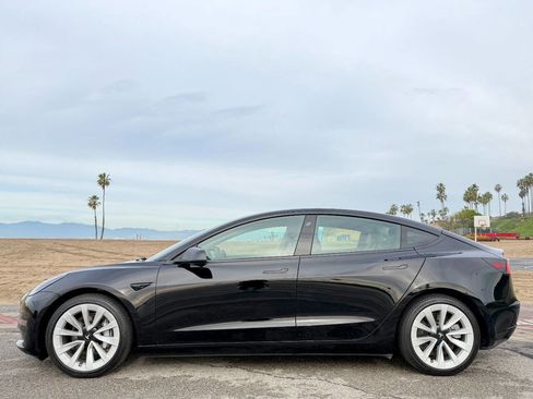 Used 2023 Tesla Model 3 Standard Range image 2