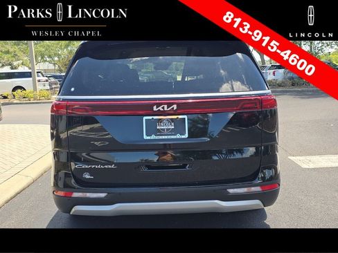 Used 2022 Kia Carnival LX FWD image 5