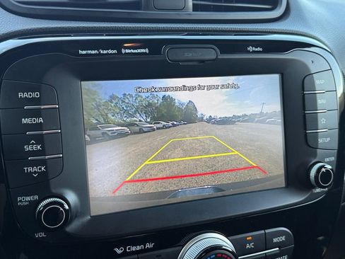 Used 2018 Kia Soul + FWD image 19