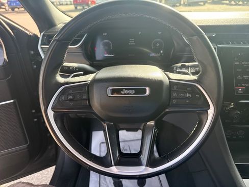 Used 2022 Jeep Grand Cherokee Altitude AWD/4WD image 19
