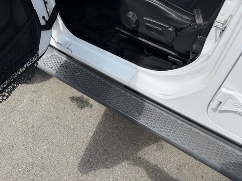 Used 2018 Jeep Wrangler Unlimited Sahara image 13