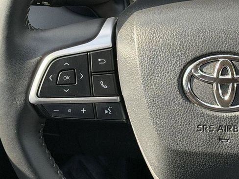 Certified 2025 Toyota Highlander LE FWD image 12