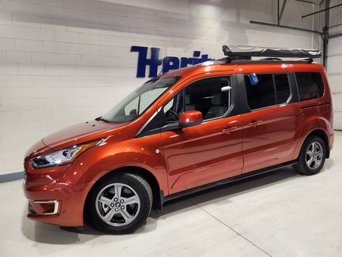 Used 2022 Ford Transit Connect Titanium w/ Trailer Tow Package image 2